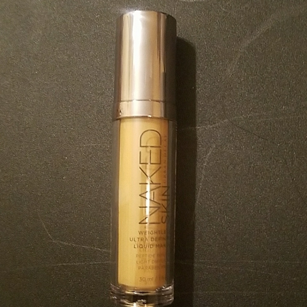 Urban Decay Naked skin weightless foundation